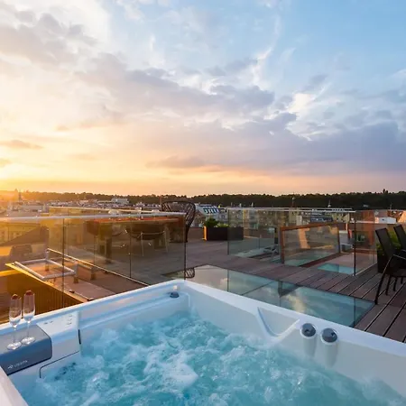 Empirent Rooftop Collection Apartment