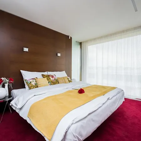 Empirent Rooftop Collection Apartment