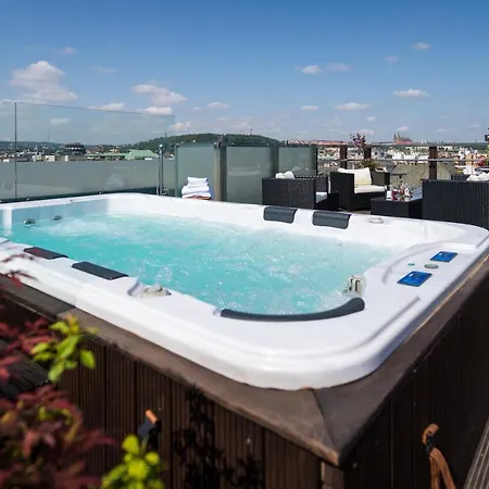 Empirent Rooftop Collection Apartment