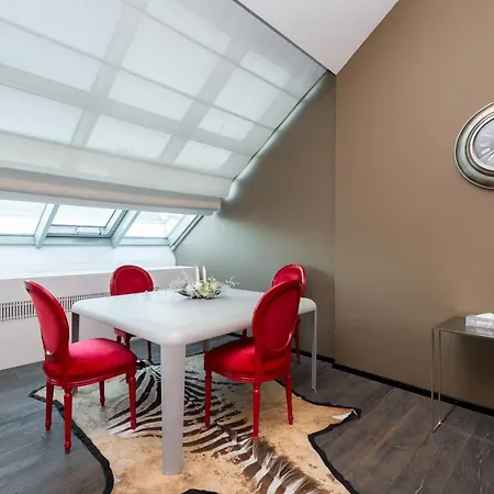 Empirent Rooftop Collection Apartment *